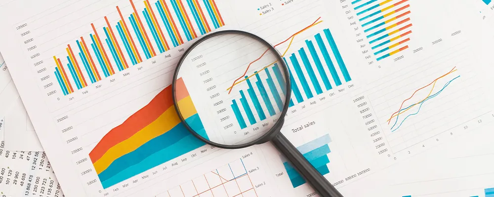 グラフと虫眼鏡の画像